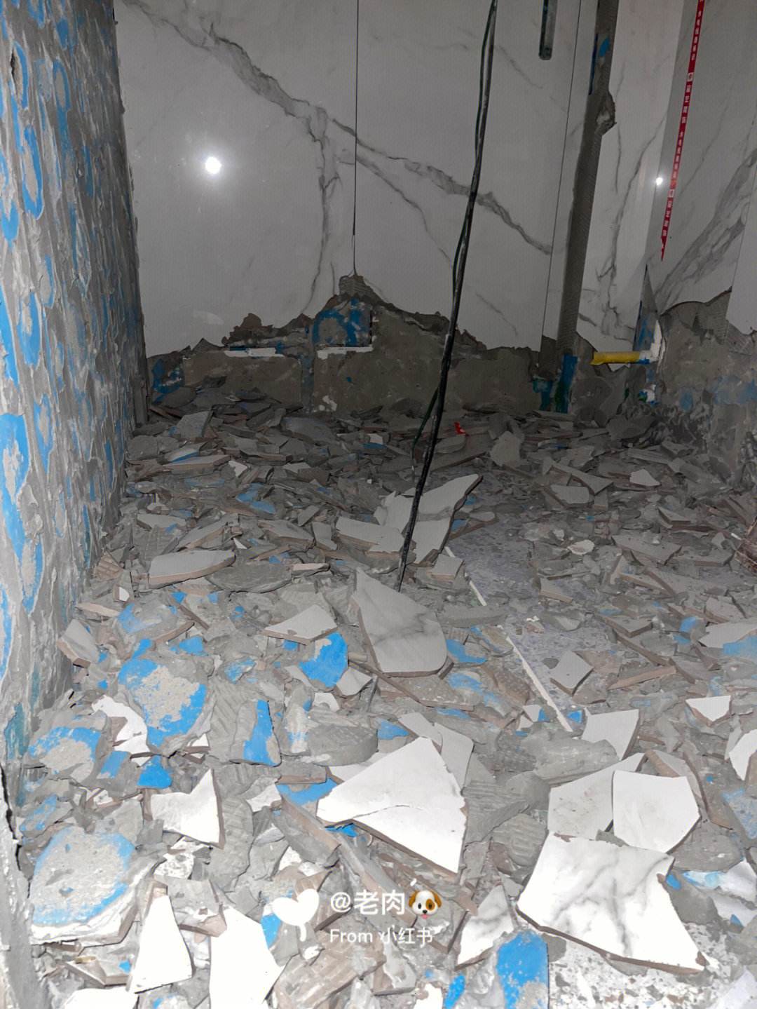 墙砖破了一块怎么补救呢(墙面瓷砖破了一小块怎么办)